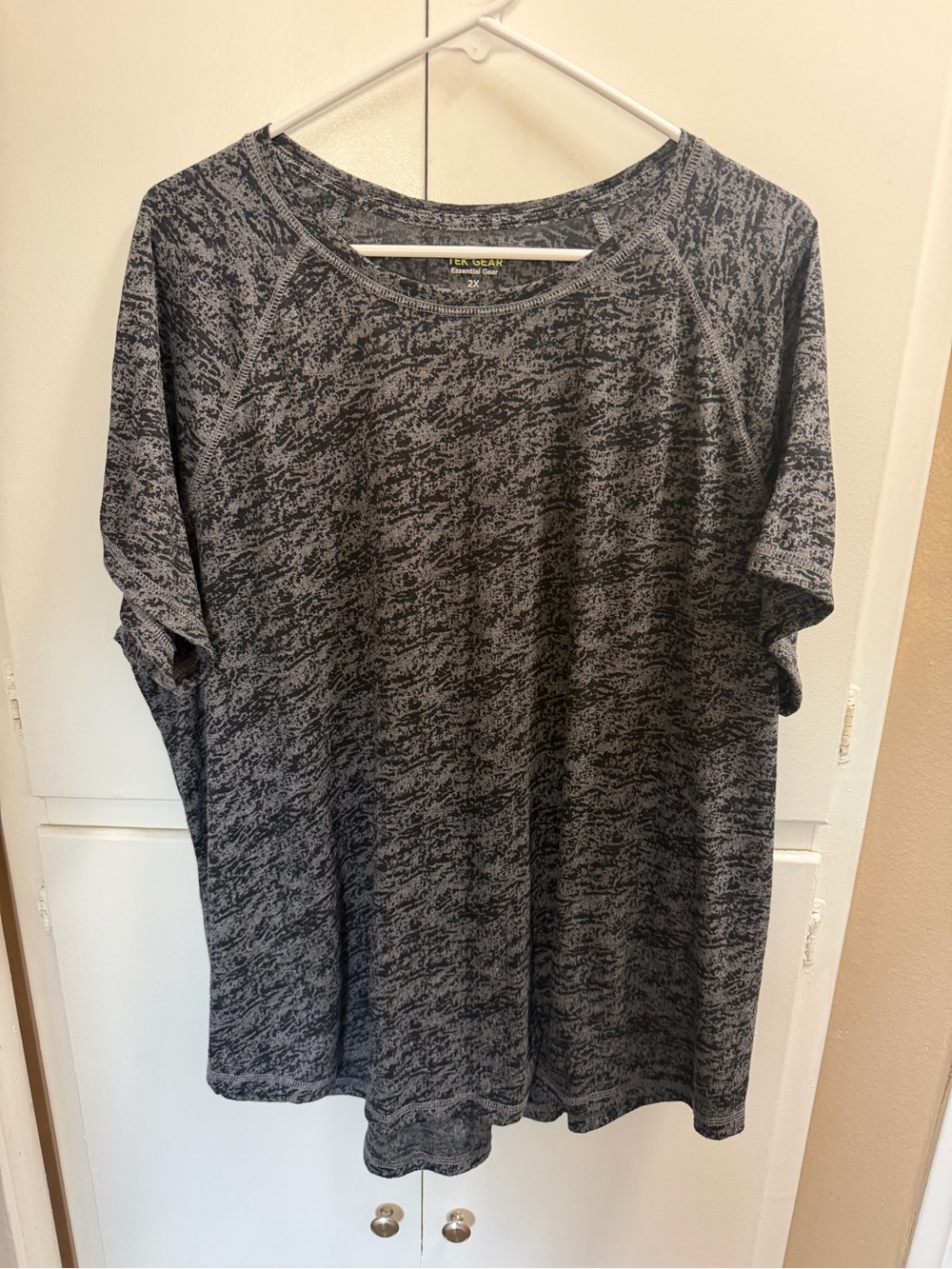 tek gear Women’s 2x Heathered Black & Gray Short Sleeve Tee